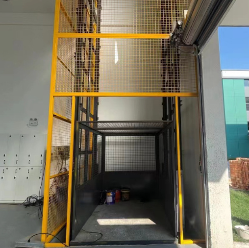 华安导轨式升降机助力物流园破解运输难题