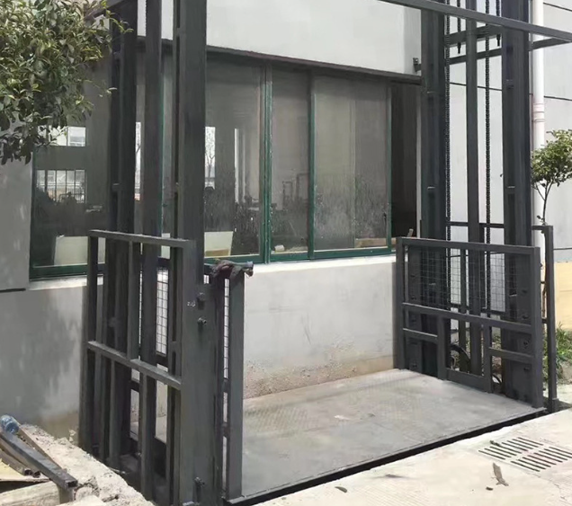 华安导轨式施工升降机助力民生工程提速增效