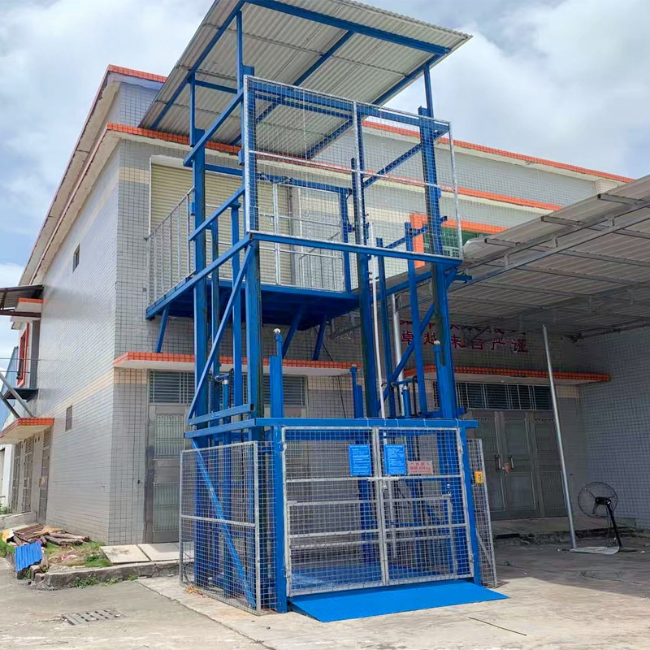 华安建材厂室外升降货梯安装
