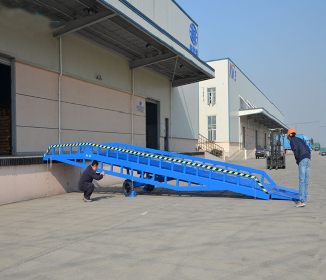 华安移动式登车桥应用